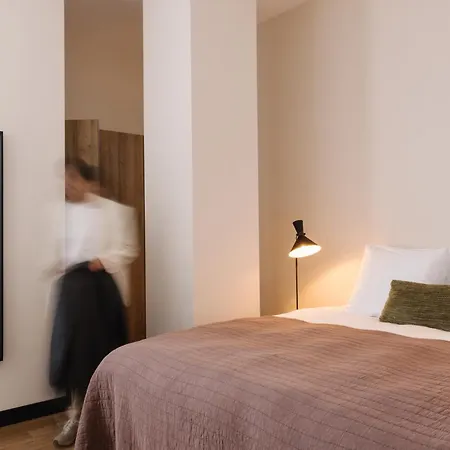 아파트 De Plesman Residences *